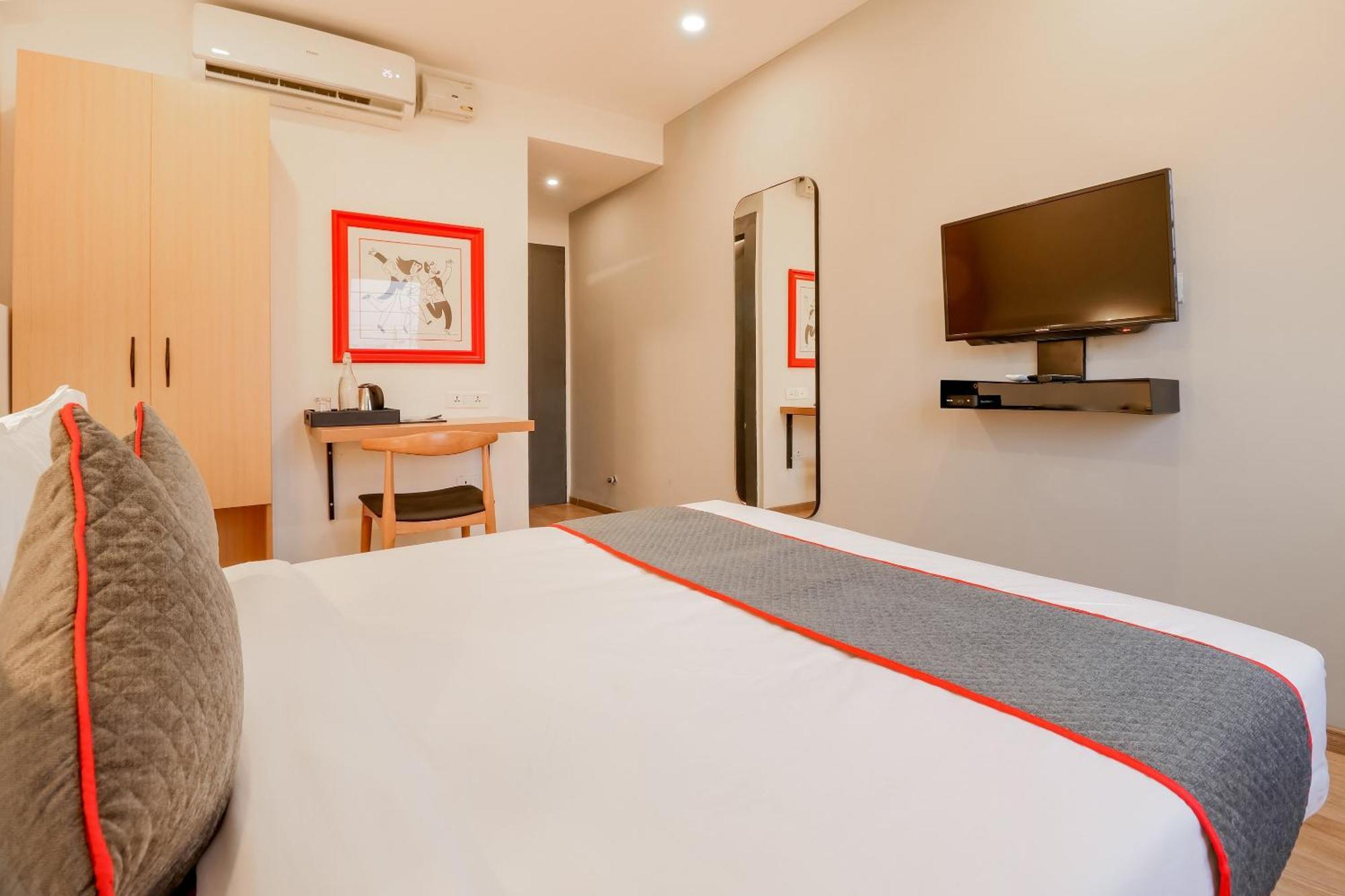 Super Townhouse The Landmark Indore Exterior photo