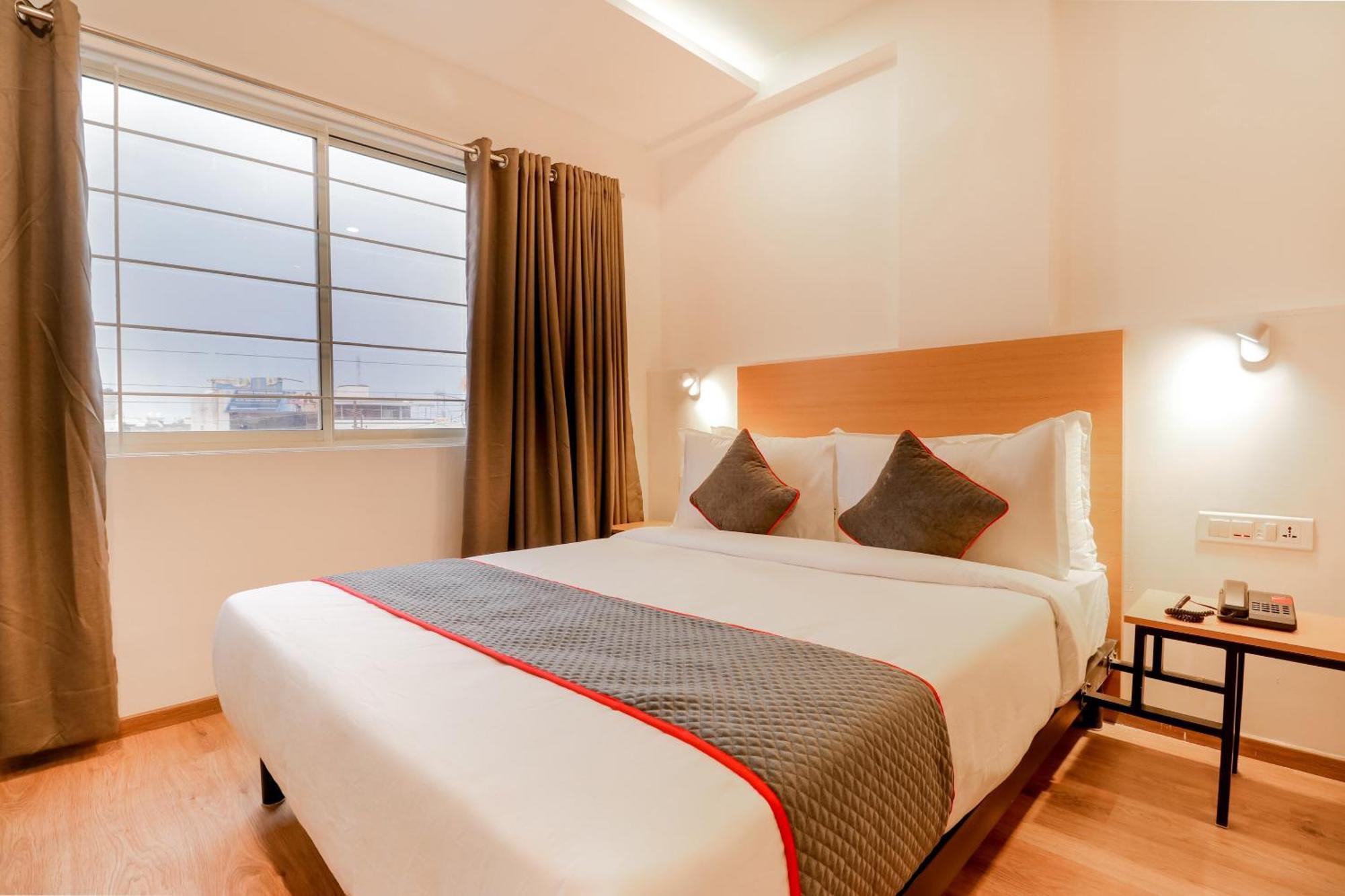 Super Townhouse The Landmark Indore Exterior photo