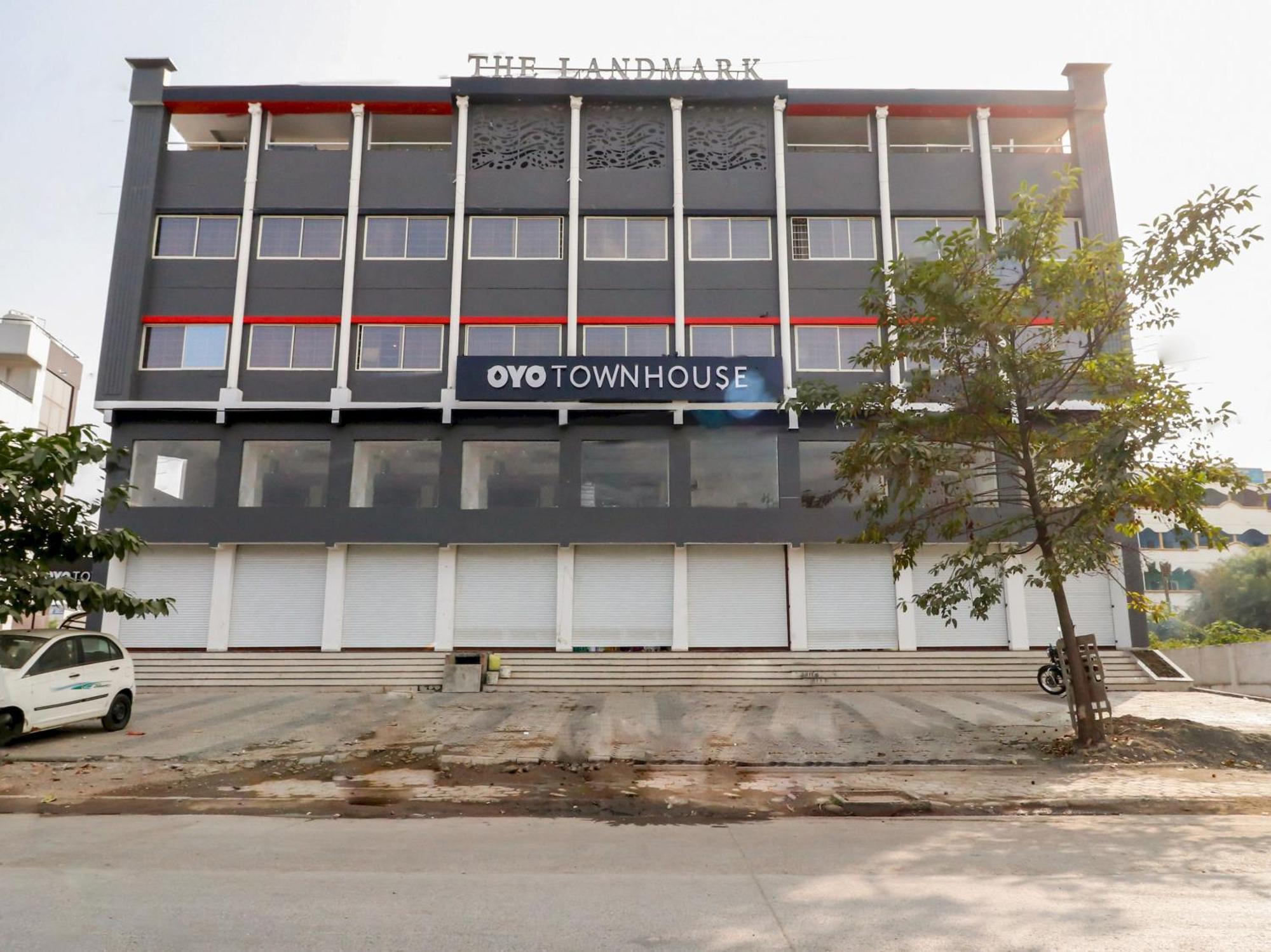 Super Townhouse The Landmark Indore Exterior photo