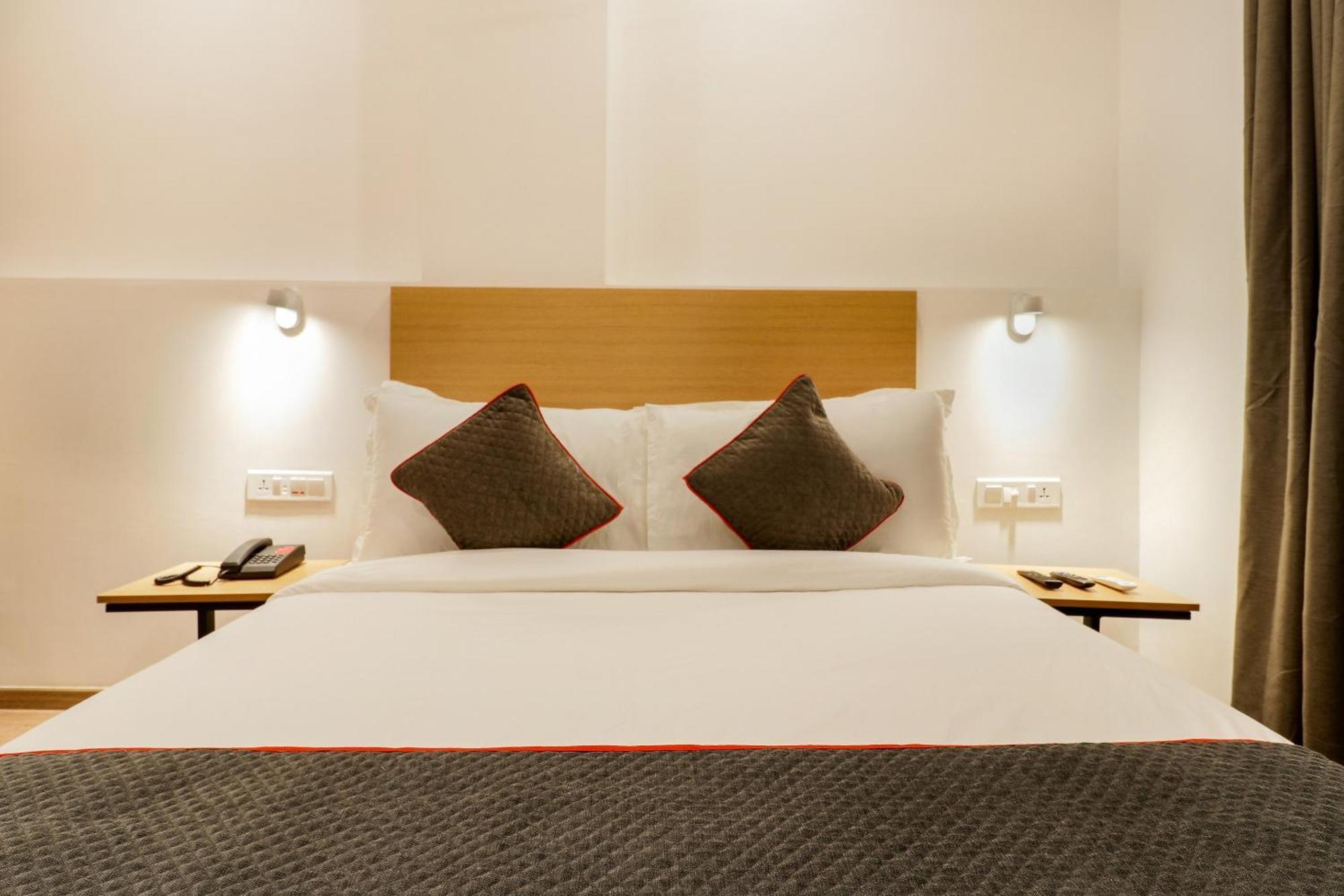 Super Townhouse The Landmark Indore Exterior photo