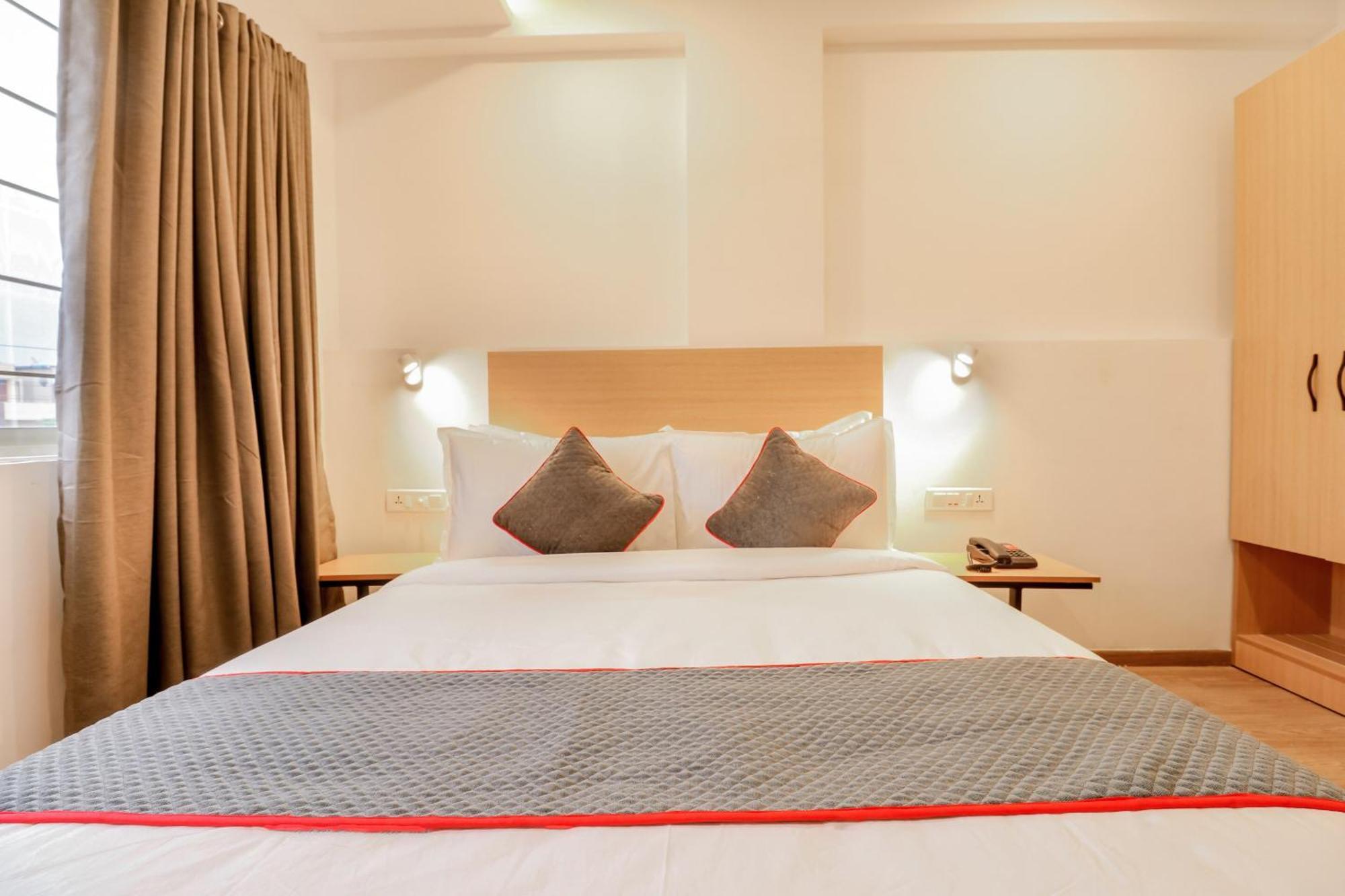 Super Townhouse The Landmark Indore Exterior photo